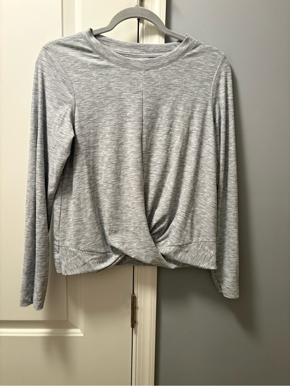 Old Navy Active Breathe On Gray Twist Front Long Sleeve Top Size M